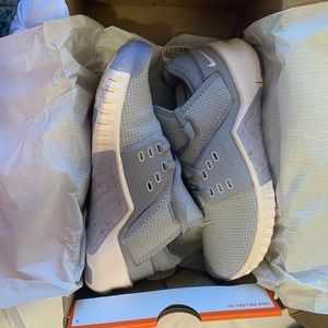 Nike Women’s Metcon sneakers